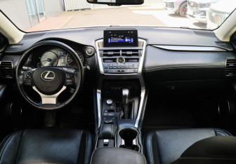 Подержанный автомобиль Lexus NX 2017 года (10 фото)