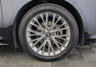 Подержанный автомобиль FAW Bestune B70 2023 года (12 фото)