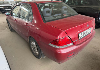 Подержанный автомобиль Mitsubishi Lancer Sedan 2007 года (8 фото)