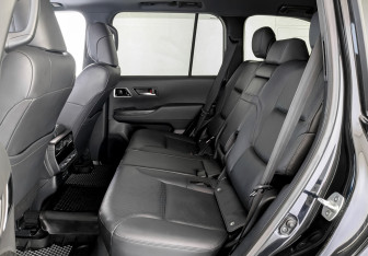 Подержанный автомобиль Toyota Land Cruiser Suv 2021 года (12 фото)