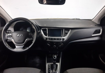 Подержанный автомобиль Hyundai Solaris Sedan 2017 года (17 фото)