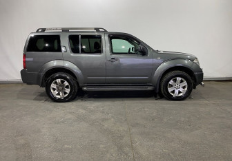 Подержанный автомобиль Nissan Pathfinder 2006 года (8 фото)