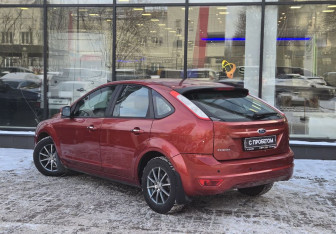 Подержанный автомобиль Ford Focus Hatchback 2009 года (6 фото)