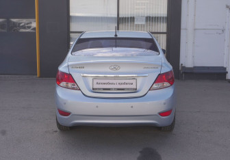 Подержанный автомобиль Hyundai Solaris Sedan 2011 года (6 фото)
