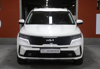 Подержанный автомобиль Kia Sorento 2022 года (2 фото)