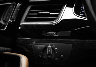 Подержанный автомобиль Audi Q7 2019 года (13 фото)