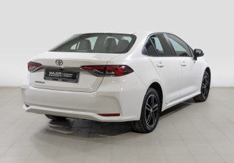 Подержанный автомобиль Toyota Corolla Sedan 2019 года (5 фото)