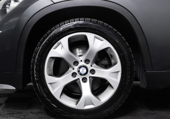 Подержанный автомобиль BMW X1 2014 года (24 фото)