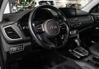 Подержанный автомобиль Kia Seltos 2020 года (18 фото)