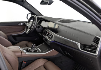 Подержанный автомобиль BMW X5 2021 года (13 фото)