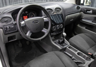Подержанный автомобиль Ford Focus Hatchback 2009 года (5 фото)