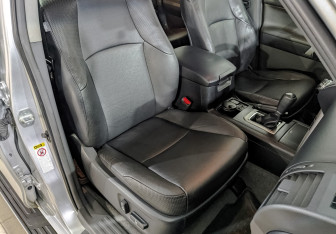 Подержанный автомобиль Toyota Land Cruiser Prado 2013 года (23 фото)