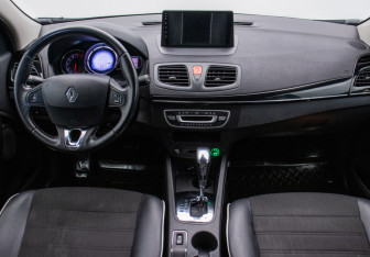 Подержанный автомобиль Renault Fluence 2014 года (13 фото)