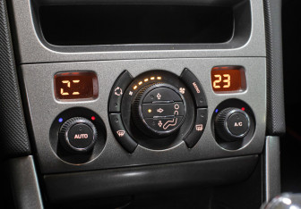 Подержанный автомобиль Peugeot 308 Hatchback 2008 года (18 фото)