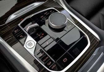 Подержанный автомобиль BMW X6 2023 года (21 фото)