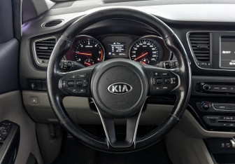 Подержанный автомобиль Kia Carnival 2019 года (22 фото)