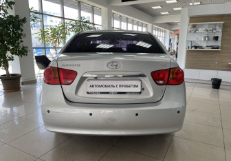 Подержанный автомобиль Hyundai Elantra Sedan 2009 года (6 фото)