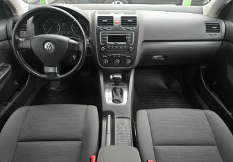Подержанный автомобиль Volkswagen Golf Hatchback 2007 года (9 фото)