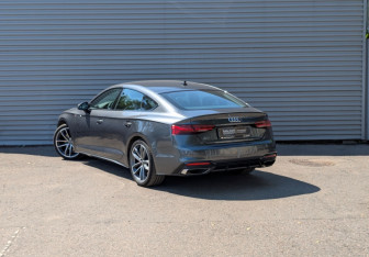 Подержанный автомобиль Audi A5 Liftback 2021 года (15 фото)
