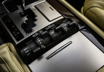 Подержанный автомобиль Lexus LX 2012 года (27 фото)