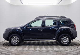 Подержанный автомобиль Renault Duster 2015 года (2 фото)