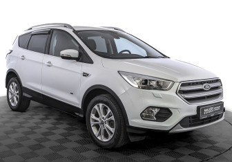 Подержанный автомобиль Ford Kuga 2018 года (3 фото)