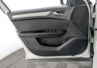 Подержанный автомобиль Renault Arkana 2021 года (19 фото)