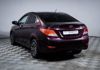 Подержанный автомобиль Hyundai Solaris Sedan 2013 года (7 фото)