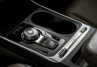 Подержанный автомобиль Kia Carnival 2024 года (19 фото)