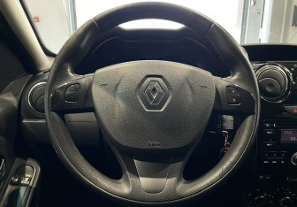 Подержанный автомобиль Renault Duster 2015 года (12 фото)