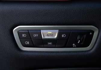 Подержанный автомобиль BMW X6 2021 года (20 фото)