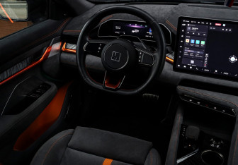 Подержанный автомобиль Zeekr 001 2023 года (21 фото)