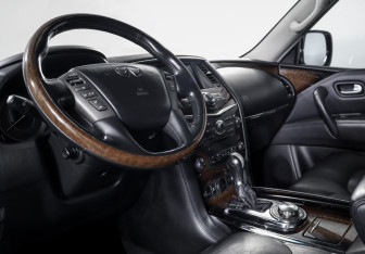 Подержанный автомобиль Infiniti QX56 2013 года (15 фото)