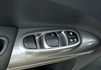 Подержанный автомобиль Nissan Juke 2011 года (18 фото)
