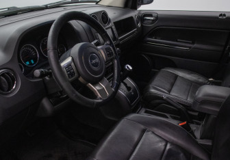 Подержанный автомобиль Jeep Compass 2012 года (10 фото)