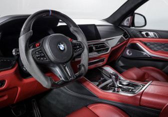Подержанный автомобиль BMW X5 M 2022 года (14 фото)