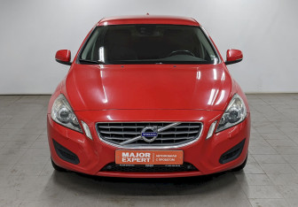 Подержанный автомобиль Volvo S60 2012 года (2 фото)