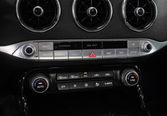 Подержанный автомобиль Kia Stinger 2018 года (18 фото)