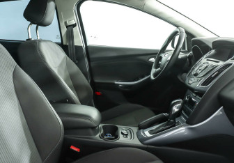 Подержанный автомобиль Ford Focus Hatchback 2013 года (7 фото)