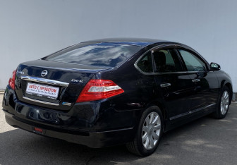Подержанный автомобиль Nissan Teana 2008 года (5 фото)