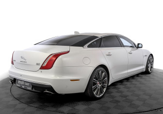 Подержанный автомобиль Jaguar XJ 2017 года (5 фото)