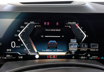 Подержанный автомобиль BMW X6 2025 года (16 фото)