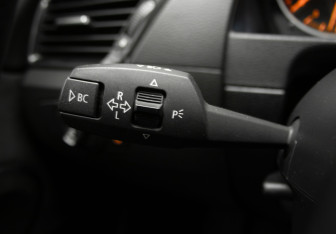 Подержанный автомобиль BMW X1 2012 года (13 фото)