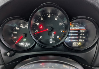 Подержанный автомобиль Porsche Macan 2016 года (16 фото)