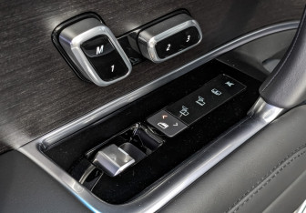 Подержанный автомобиль Land Rover Range Rover 2024 года (21 фото)