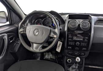 Подержанный автомобиль Renault Duster 2018 года (25 фото)