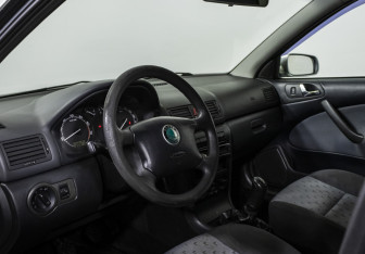 Подержанный автомобиль Skoda Octavia Liftback 2008 года (9 фото)