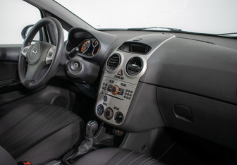 Подержанный автомобиль Opel Corsa 2008 года (9 фото)