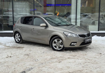 Подержанный автомобиль Kia Ceed Hatchback 2011 года (3 фото)