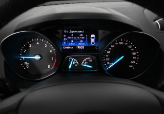 Подержанный автомобиль Ford Kuga 2017 года (12 фото)